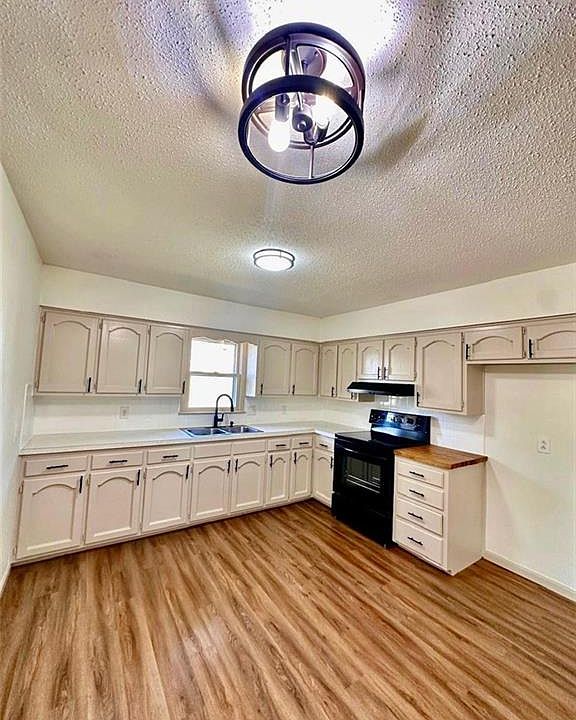 2nd image of 316 May St