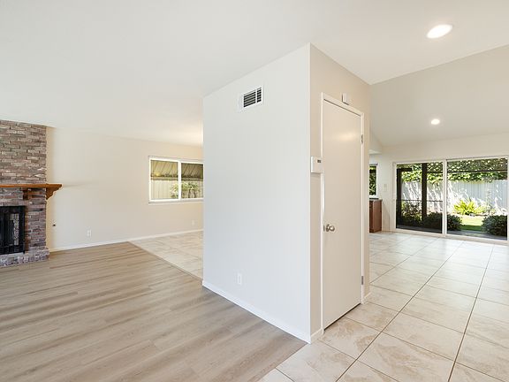 4th image of 418 Ramble Ridge Dr