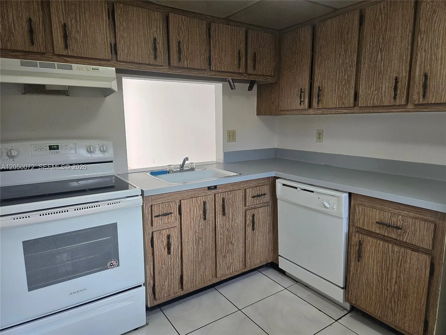 Brookfield Square Condo — Photo 4