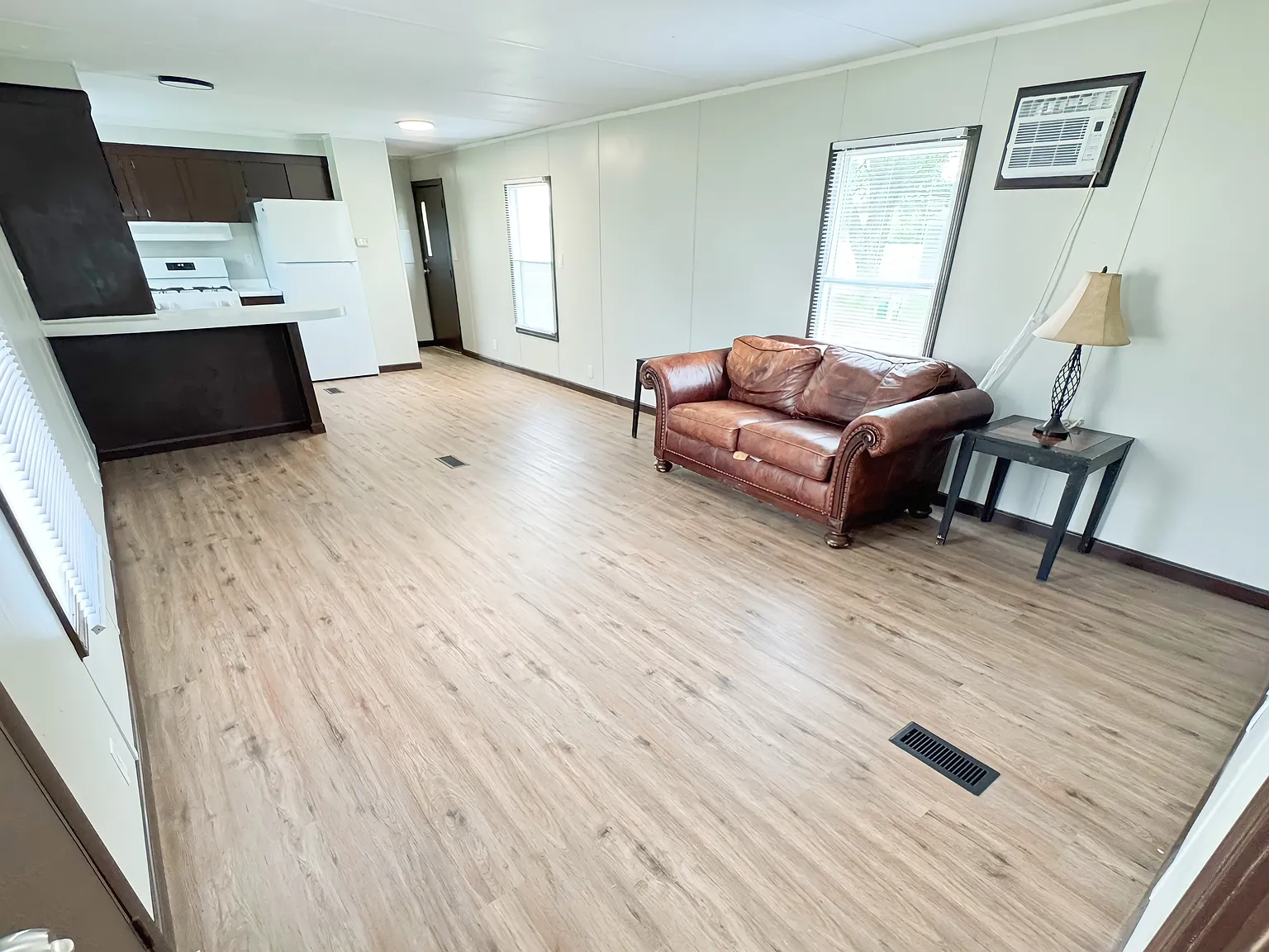 2 bed, 980 sqft, $959 — Photo 2