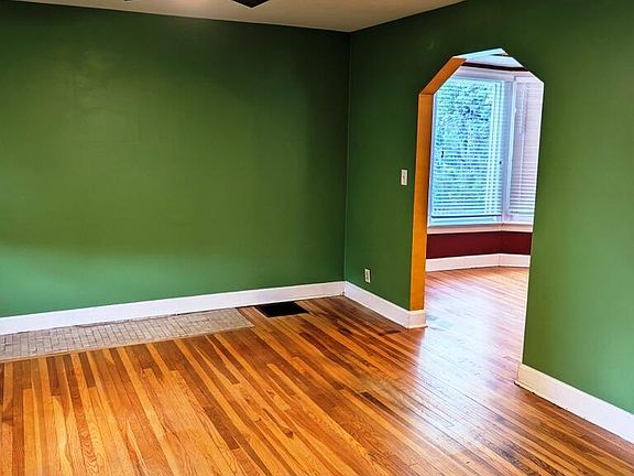 3rd image of 901 Lafayette Ave