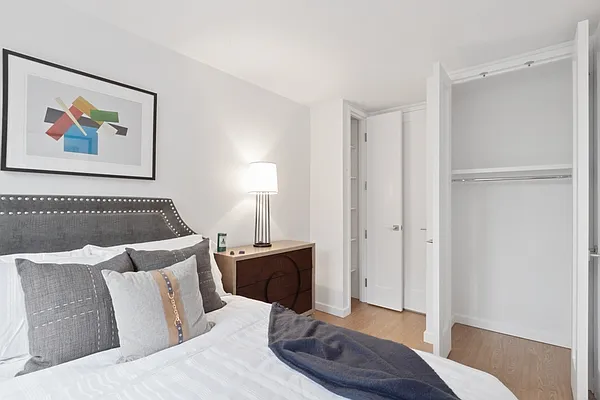 Rented by Greystar | media 10