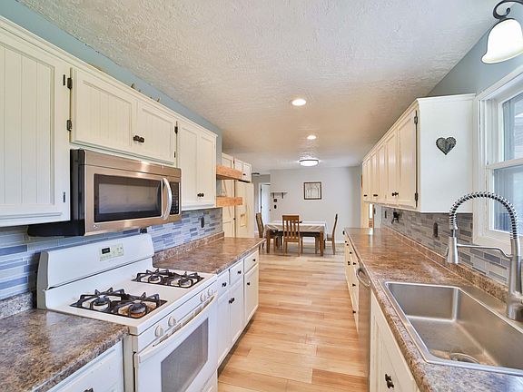 5th image of 21381 Pike Ave