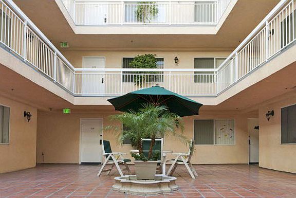 4th image of 7125 De Longpre Ave APT 306