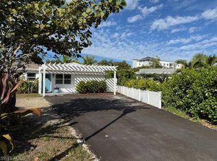 585 14th St N, Naples, FL 34102