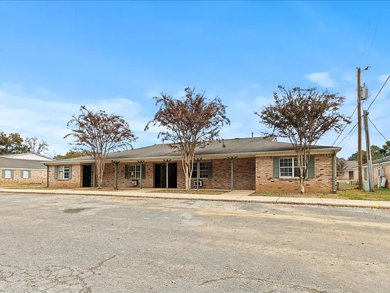 Swan Creek Apartments — Photo 25