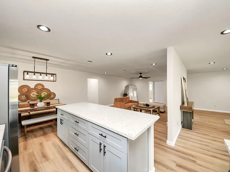 2407 Crestdale Dr — Photo 14