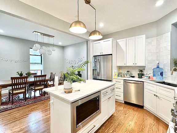 3rd image of 2901 W Logan Blvd APT 1