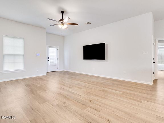 5th image of 205 Rocky Meadows Ln