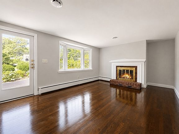 5th image of 84 Hinckley Cir
