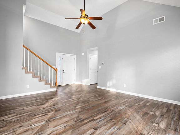 4th image of 1005 Freedom Dr