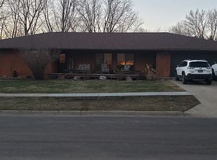 1203 3rd St NE, Oelwein, IA