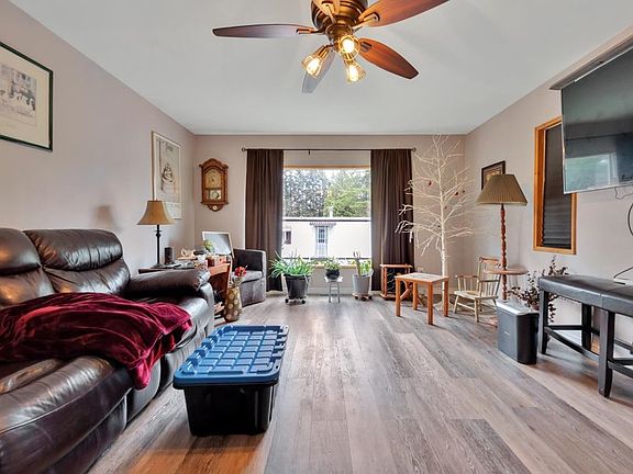 4th image of 1840 160th St #320