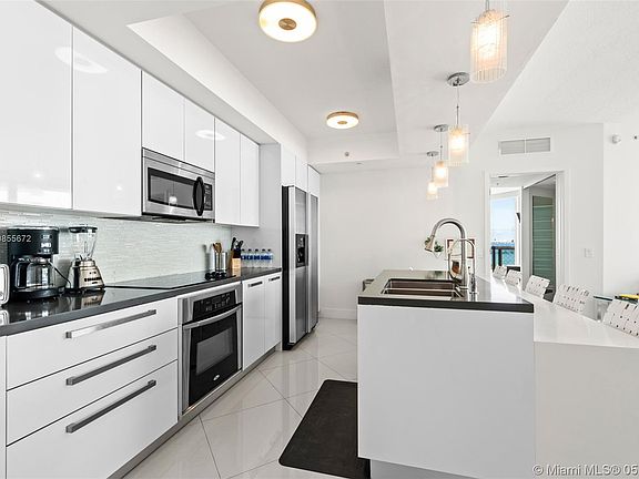 4th image of 480 NE 30th St APT 1201