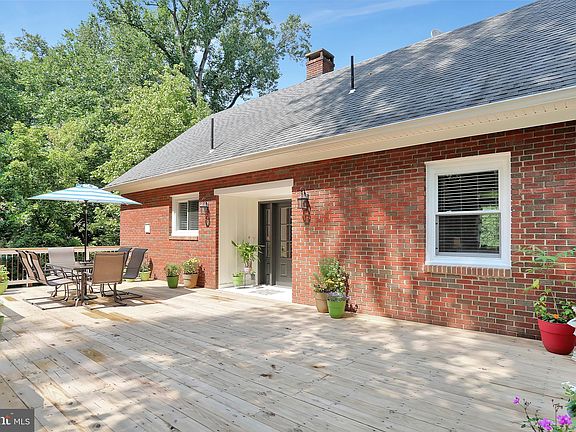 3rd image of 243 Persimmon Dr