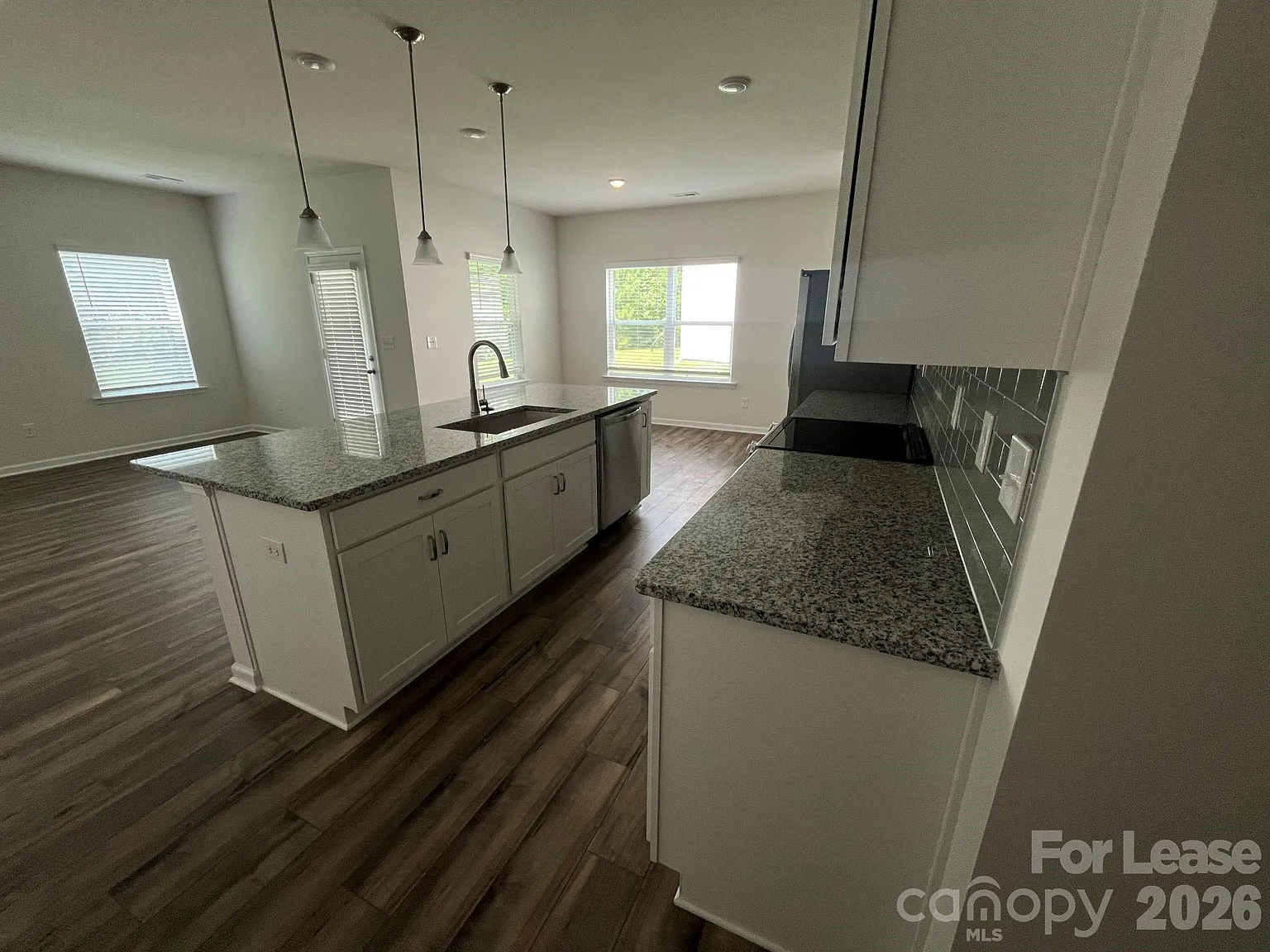 4 bed, 2.5 bath, $2,000 — Photo 4