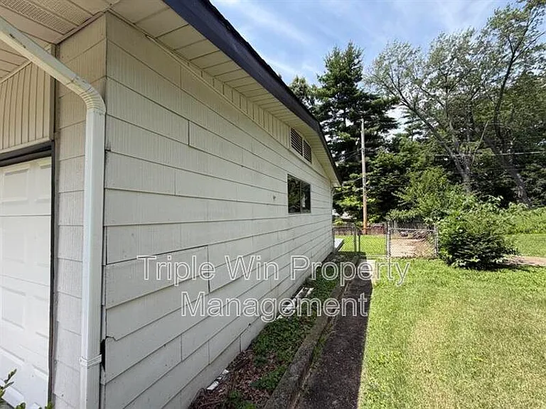 10329 Chesley Dr — Photo 3
