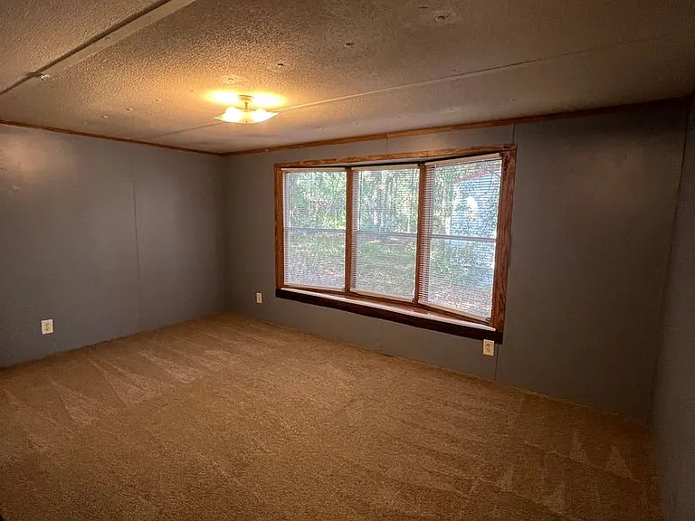 103 Thompson Rd — Photo 16