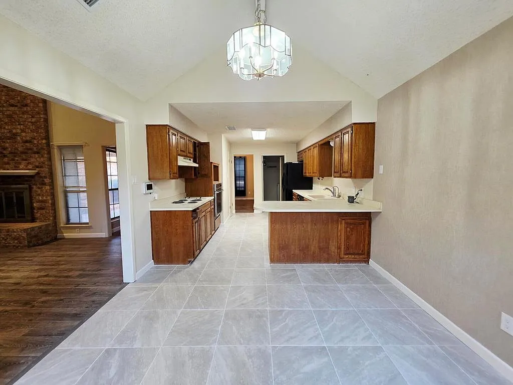 3 bed, 2.0 bath, 2246 sqft, $2,650 — Photo 4