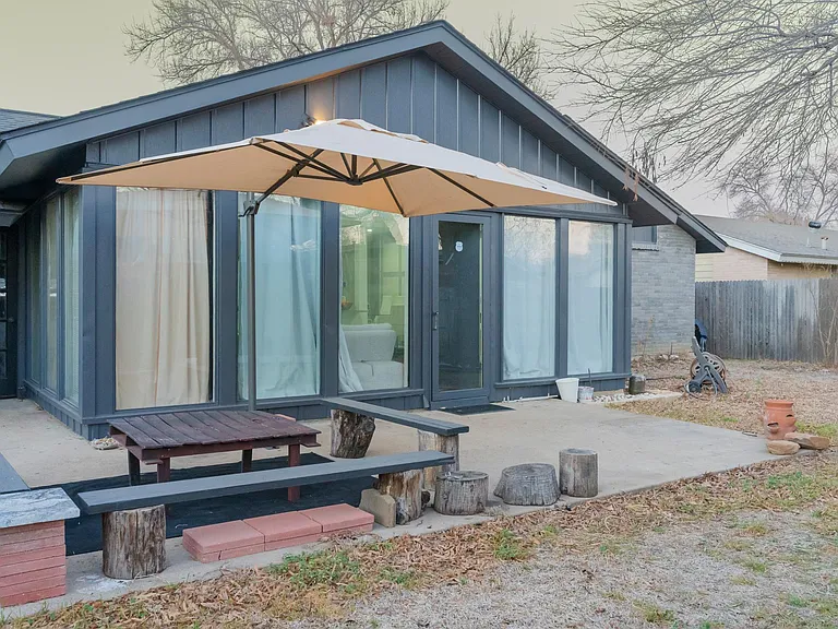 1620 W Northgate Dr — Photo 22