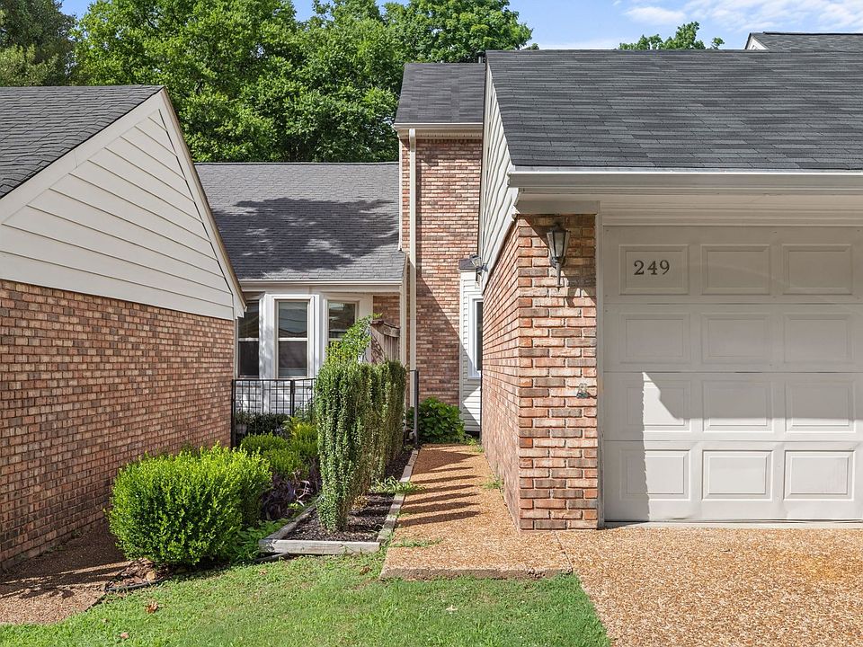 1st image of 249 Woodcastle Dr