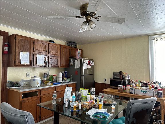3rd image of 522 Carbon St