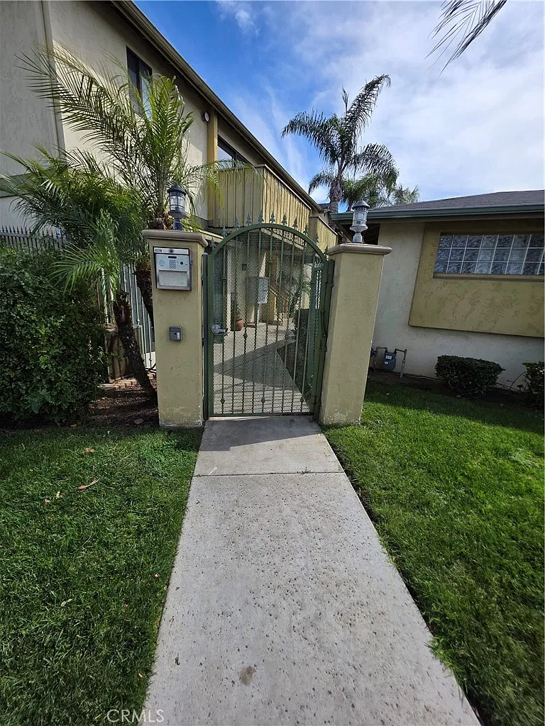 1 bed, 550 sqft, $1,900 — Photo 1