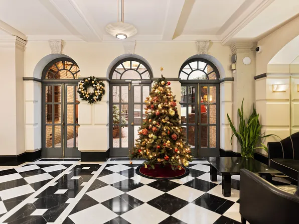 212 East 48th Street image 11 of 14