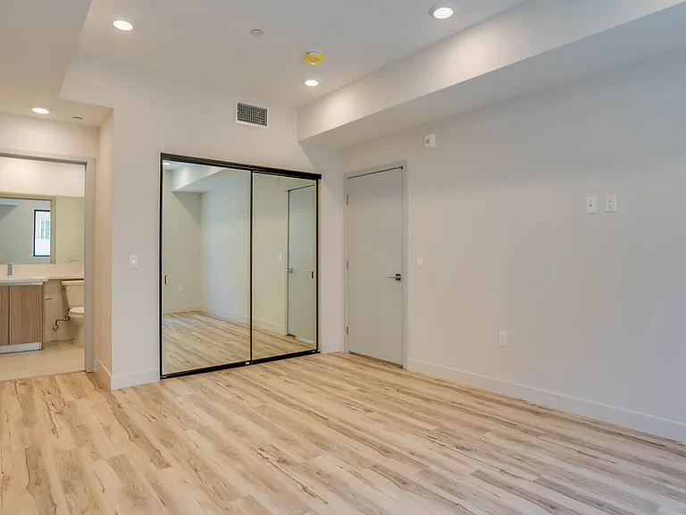 1540 S Hayworth Ave #202 — Photo 16