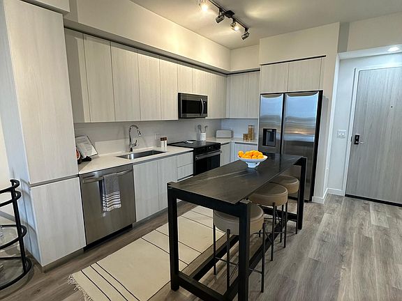4th image of 640 N Andrews Ave #B2