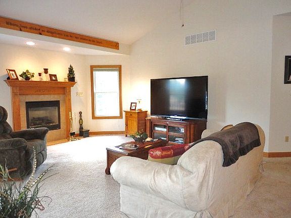 3rd image of 206 Madelines Park Cir