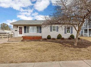 2020 G St, Iowa City, IA 52240
