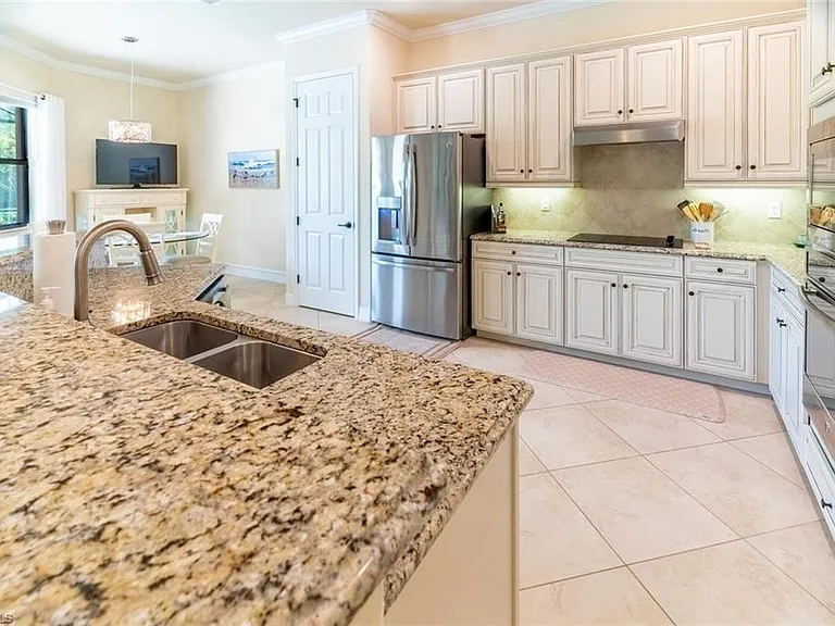 9372 Vercelli Ct — Photo 12