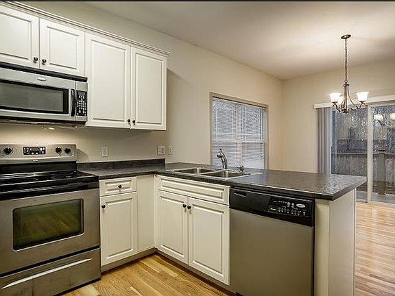 3rd image of 318 Stone Creek Dr