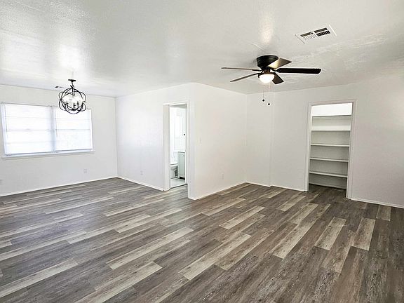 3rd image of 3633 SE 27th St
