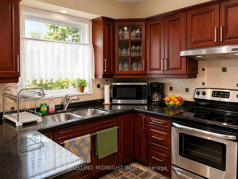 441 Rutherford Rd N #ROOM — Photo 5