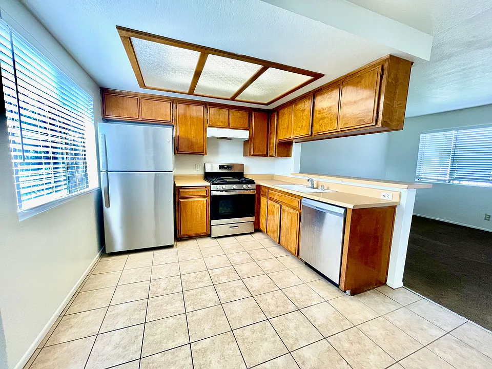 13102 Roselle Ave #7