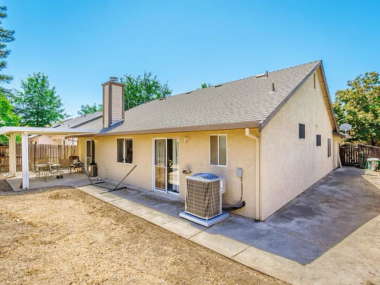 1232 Chablis Cir — Photo 8