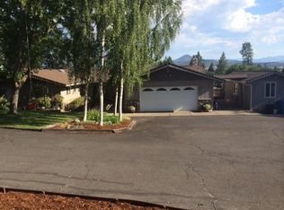 609 Vista Park Dr, Eagle Pt, OR 97524