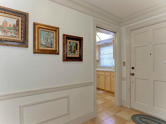 5th image of 139 Bluff View Dr APT 208