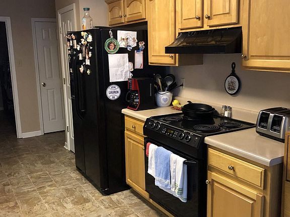 2nd image of 220 Autumn Woods Dr
