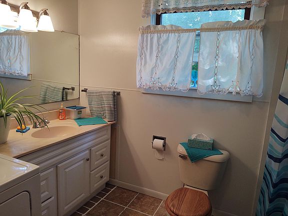 2nd image of 821 Cotey St #B