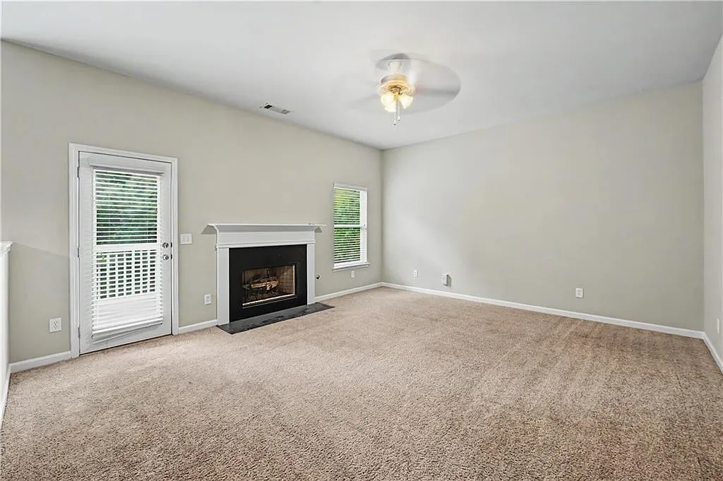 4 bed, 2.5 bath, 2442 sqft, $2,550 — Photo 3