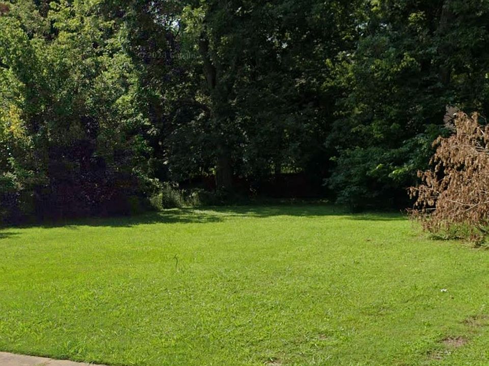 2nd image of 735 W Matthews Ave