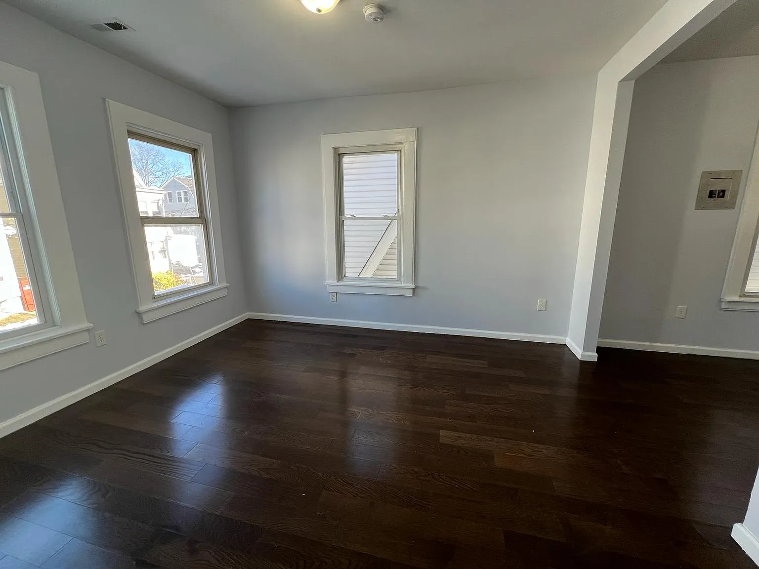 3 bed, 1.5 bath, 1500 sqft, $2,650 — Photo 2