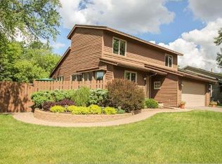 5751 Ridge Creek Rd, Shoreview, MN 55126
