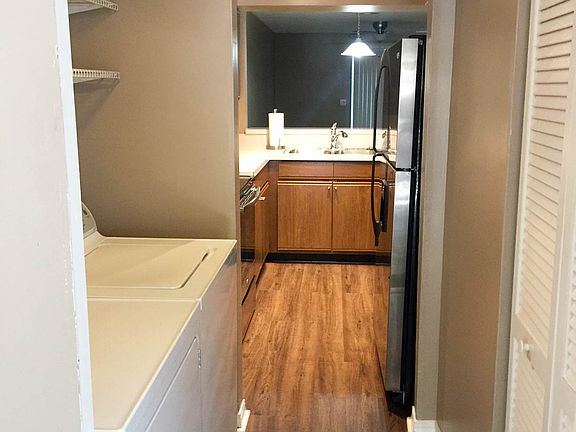 5th image of 8611 Knightsbridge Cir E