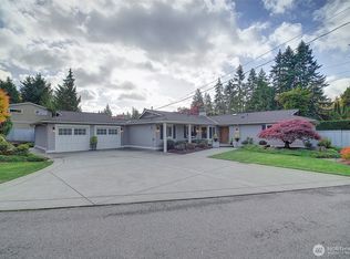 8711 NE 11th St, Medina, WA 98039