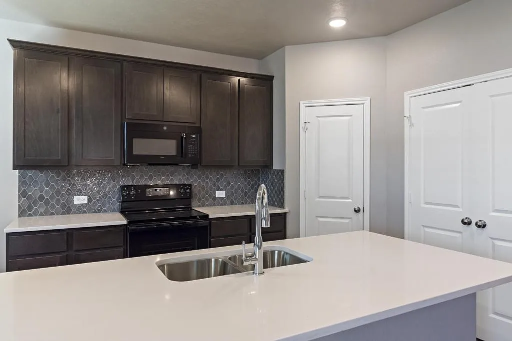 109 N Banks St — Photo 4