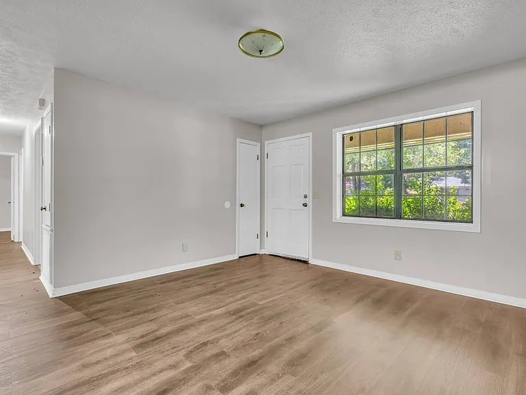 369 Concourse Rd — Photo 2